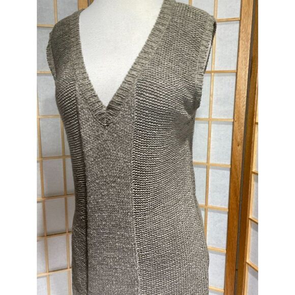 Cyrus Med Sleeveless Sweater â - Picture 7 of 13